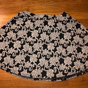 Skater skirt black floral